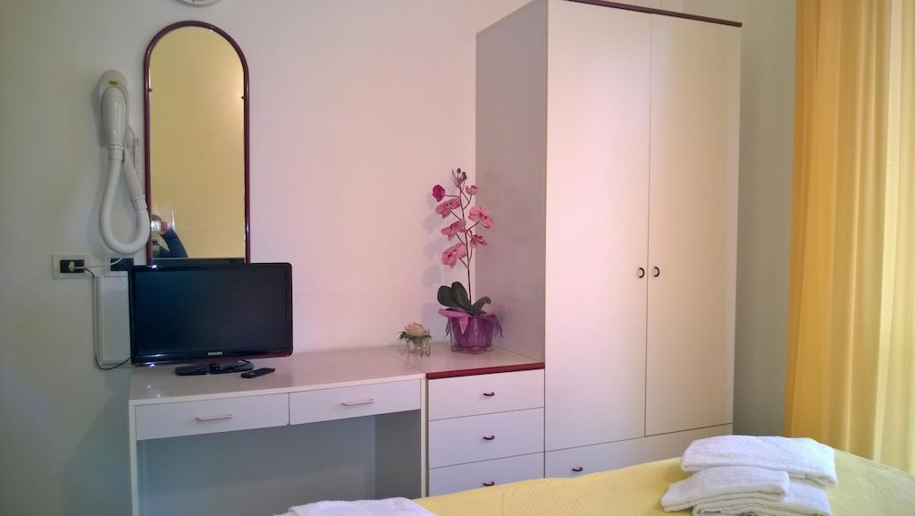 Hotel Paola Garden - Nuova Gestione Bellariva Di Rimini Bilik gambar